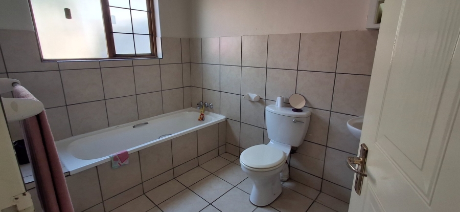 2 Bedroom Property for Sale in Langenhovenpark Free State